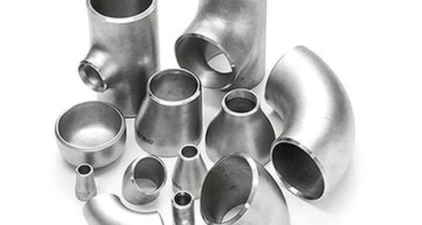 Why is stainless steel a useful material for pipe fittings? Image