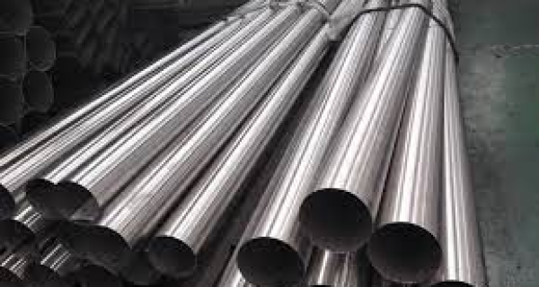 Seamless Pipe Applications and Uses Image