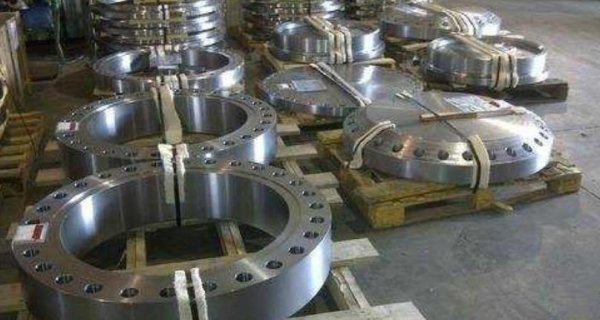 Explain The Different Types Of Flanges Commonly Used In Industrial Applications, Highlighting Their Specific Features And Uses. Image